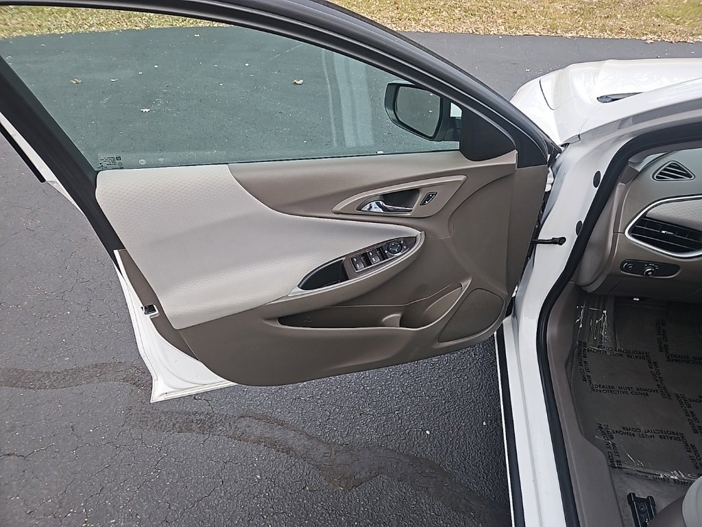 Used 2024 Chevrolet Malibu LT image 14