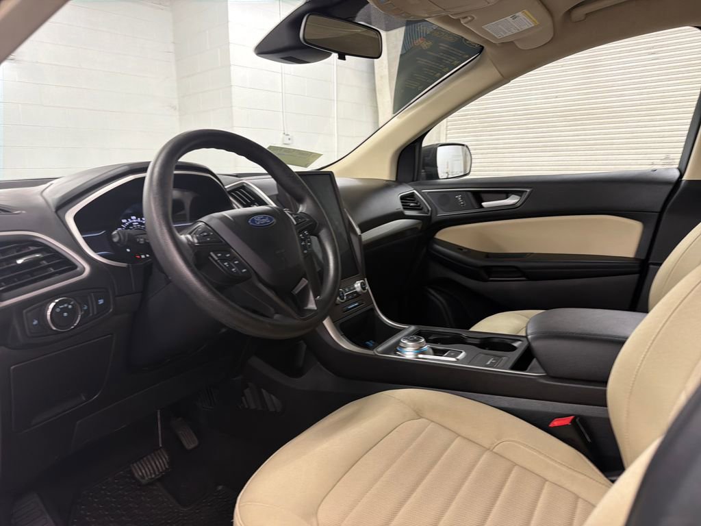 Certified 2021 Ford Edge SE image 6