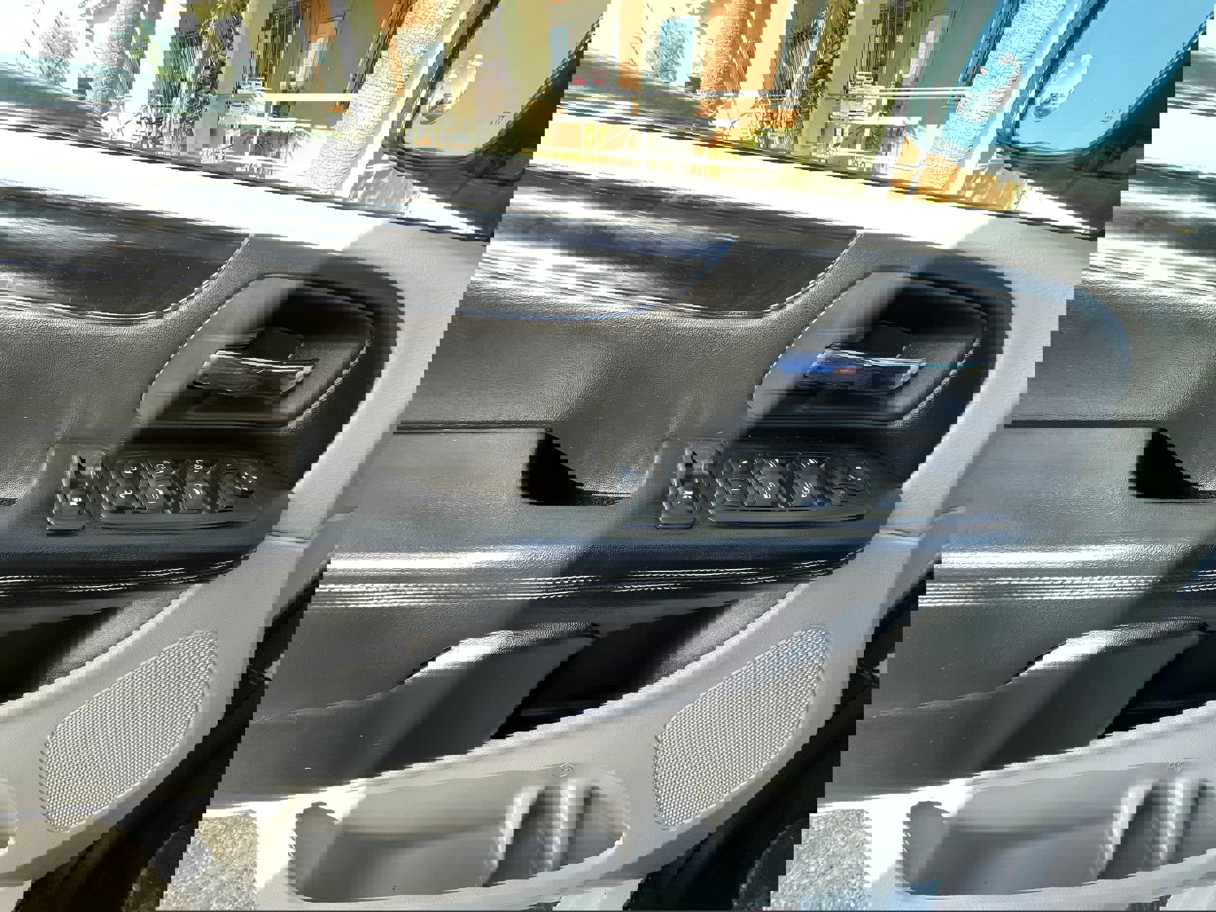 Used 2017 Dodge Grand Caravan SXT w/ Driver Convenience Group image 10