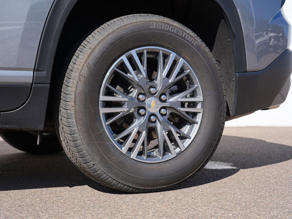 Used 2025 Chevrolet Traverse LT image 33