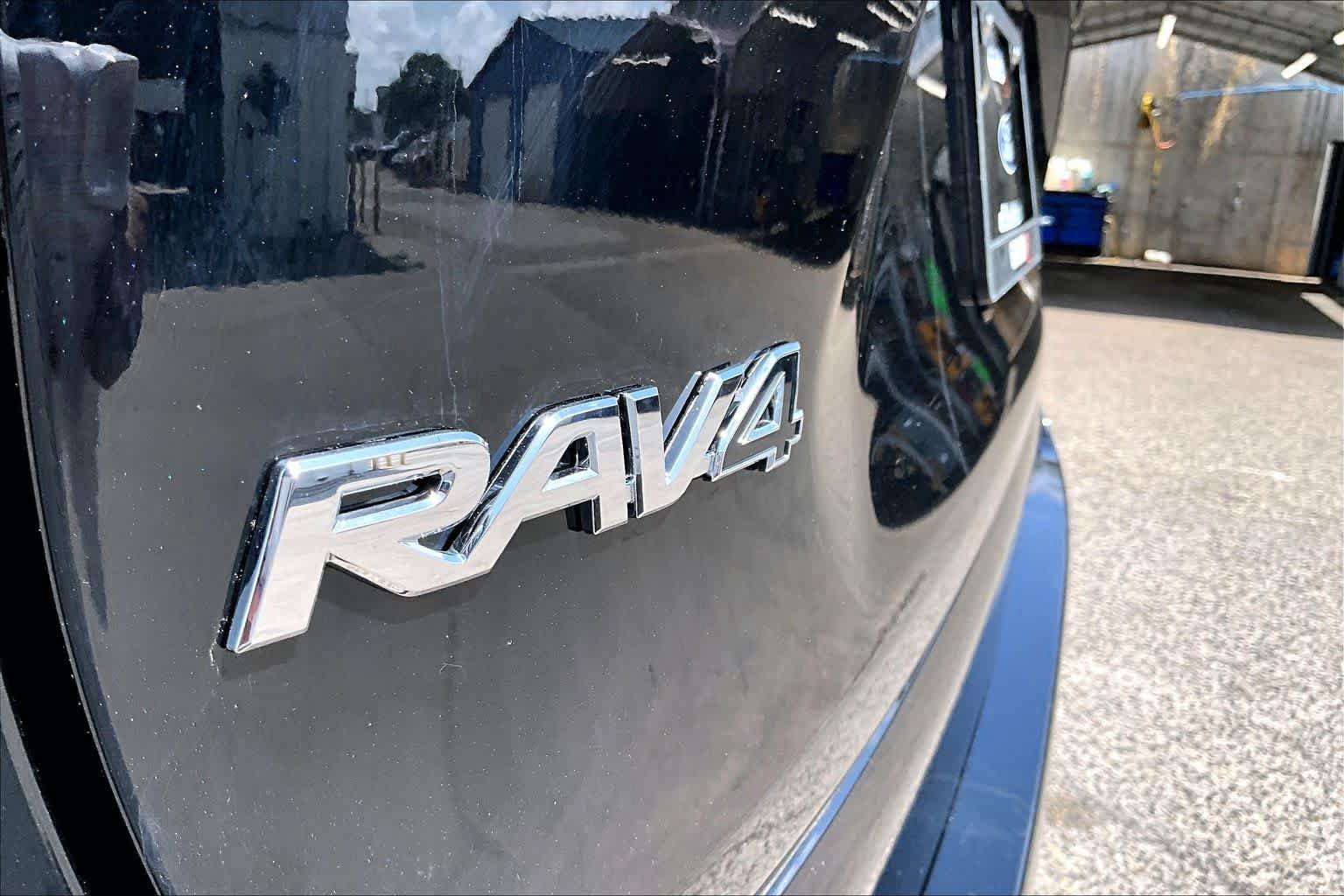 Used 2024 Toyota RAV4 SE AWD/4WD image 12