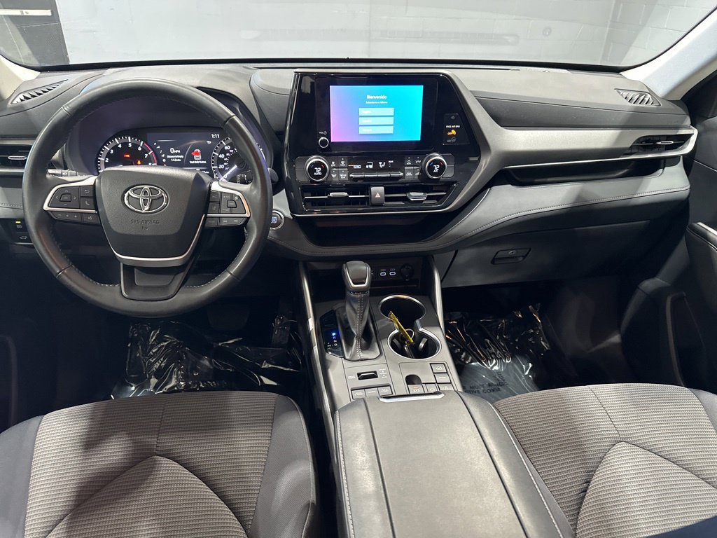 Used 2023 Toyota Highlander LE AWD/4WD image 7