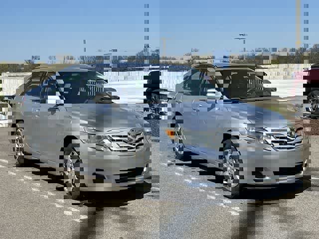 Used 2011 Toyota Camry LE image 17
