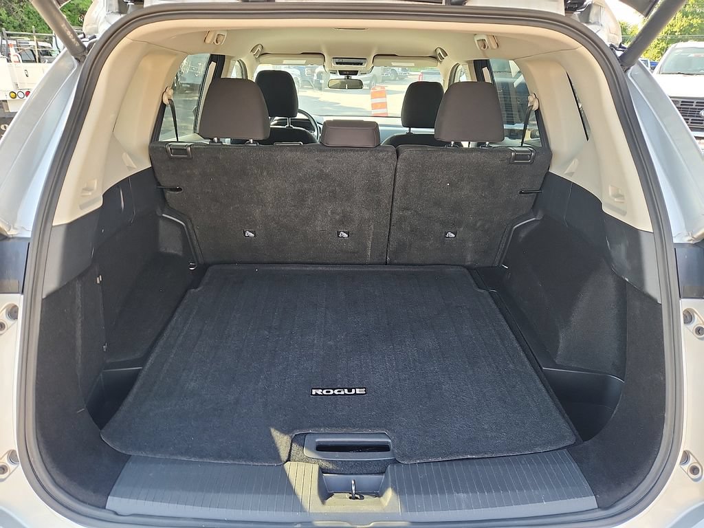 Used 2025 Nissan Rogue SV FWD image 28