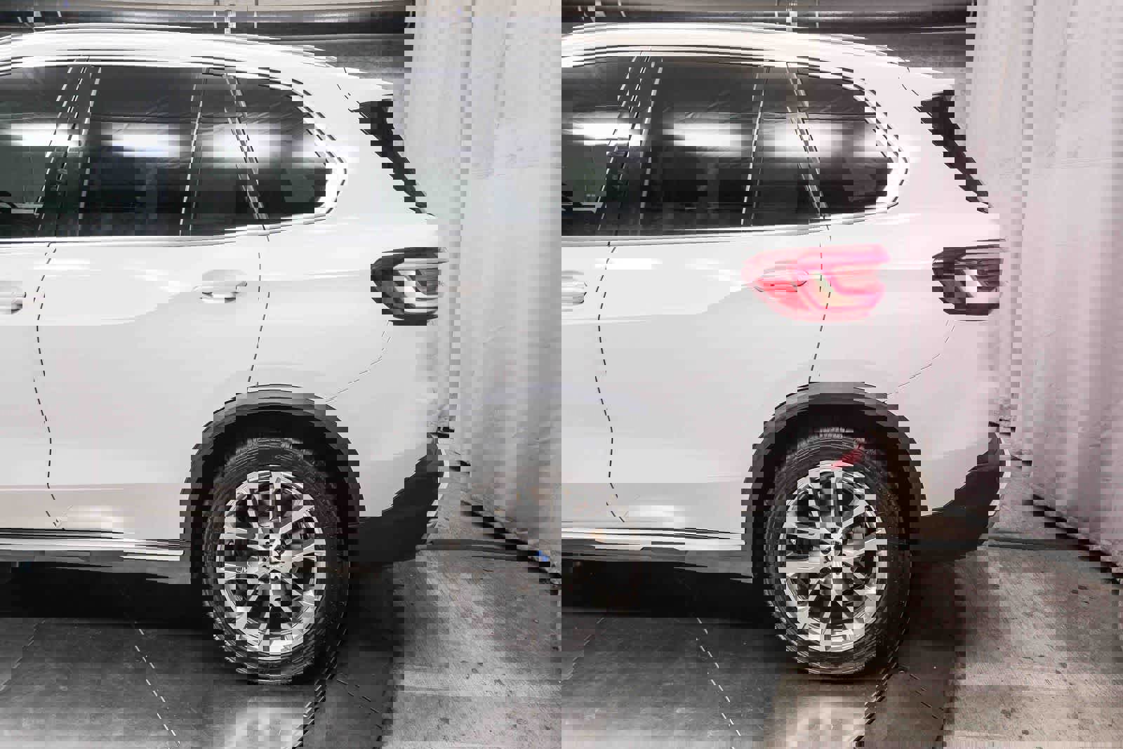 Used 2021 BMW X5 xDrive40i w/ Convenience Package image 9