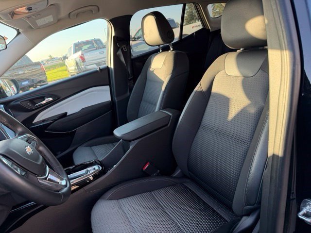 Used 2024 Chevrolet Trax LT w/ LT Convenience Package FWD image 12