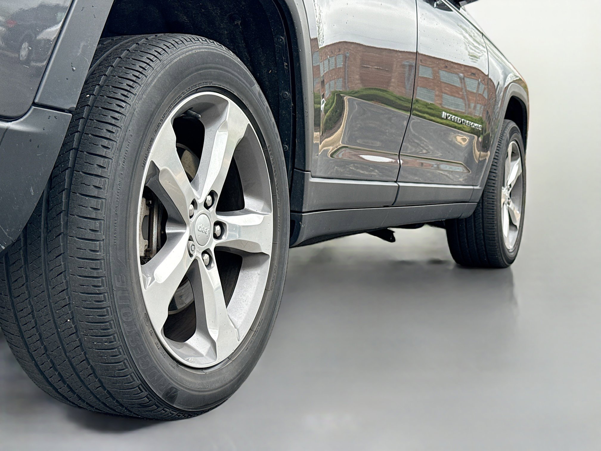 Used 2022 Jeep Grand Cherokee L Limited AWD/4WD image 16