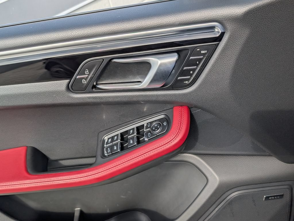 Certified 2024 Porsche Macan AWD/4WD image 20