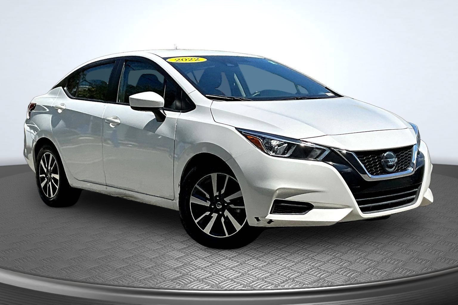 Used 2022 Nissan Versa SV FWD image 2