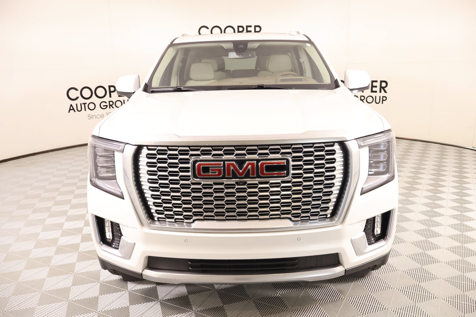 Used 2022 GMC Yukon Denali AWD/4WD image 9