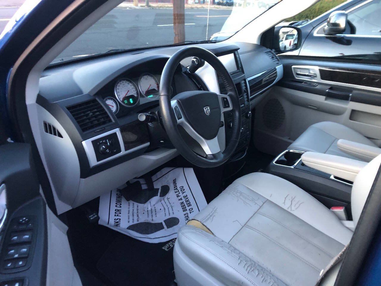 Used 2010 Dodge Grand Caravan SXT image 2