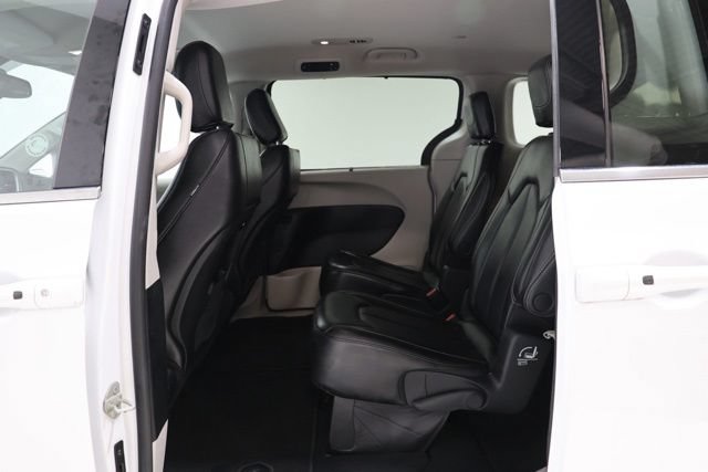 Used 2023 Chrysler Pacifica Touring-L FWD image 32