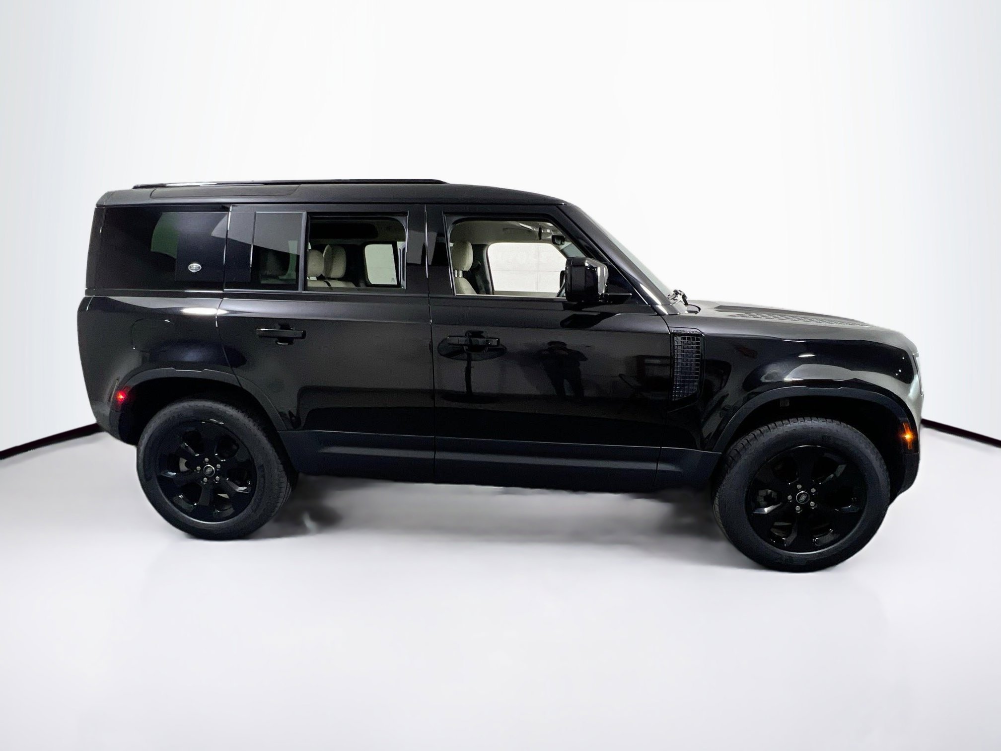 Used 2024 Land Rover Defender 110 S AWD/4WD image 4