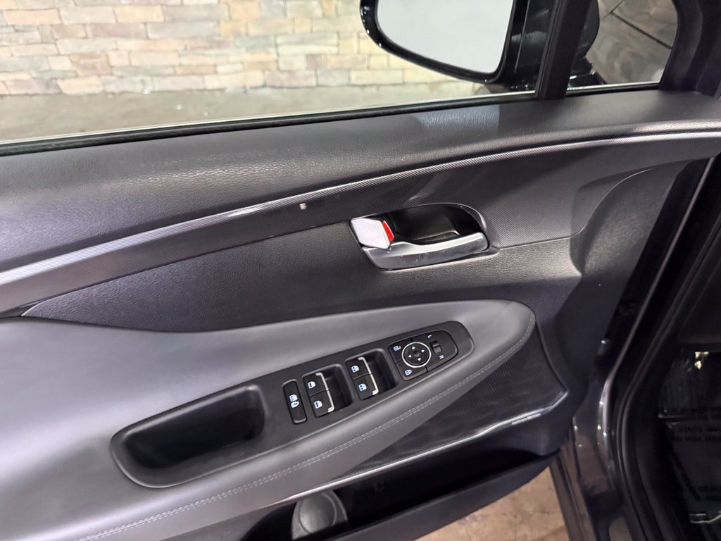 Used 2021 Hyundai Santa Fe SEL w/ Convenience + Premium Package FWD image 12