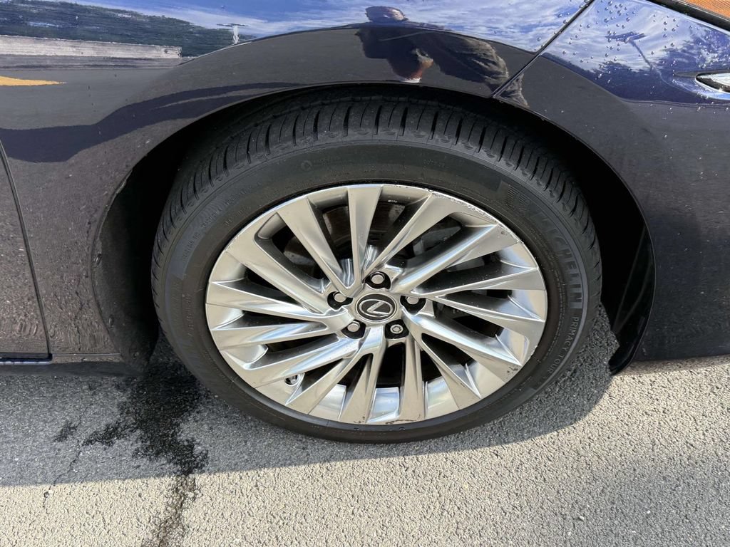 Used 2020 Lexus ES 300h w/ Accessory Package FWD image 7