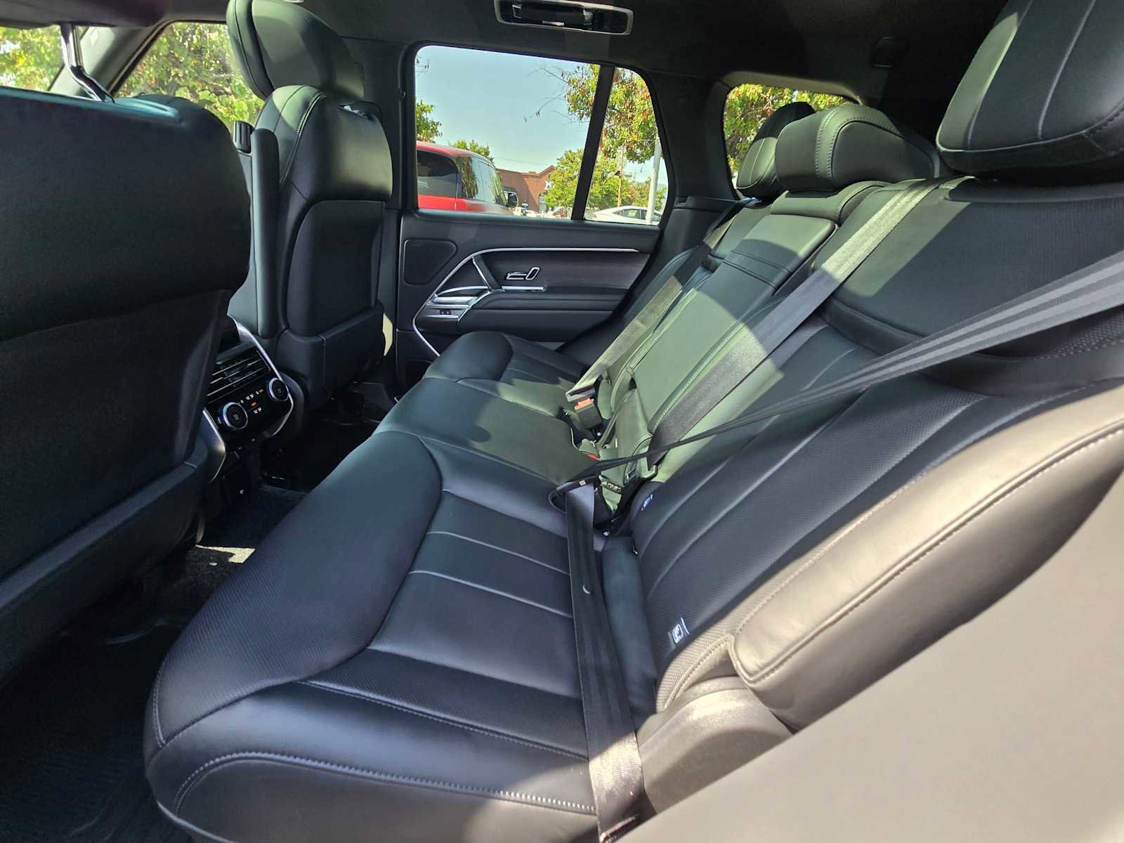 New 2025 Land Rover Range Rover SE image 20
