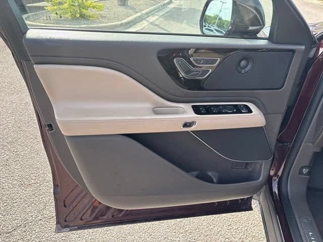 Used 2020 Lincoln Aviator Reserve w/ Equipment Group 201A RWD image 31