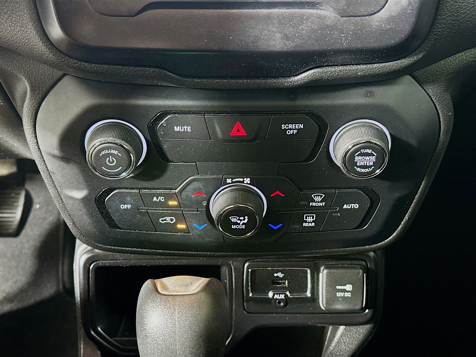 Used 2018 Jeep Renegade Altitude FWD image 22