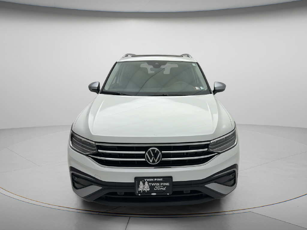 Used 2024 Volkswagen Tiguan Wolfsburg Edition AWD/4WD image 2