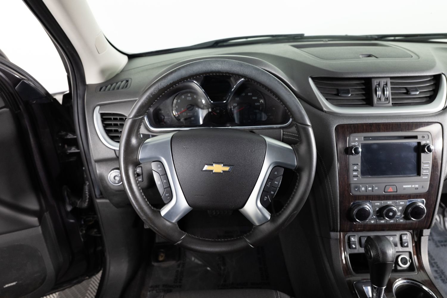 Used 2017 Chevrolet Traverse LT image 33
