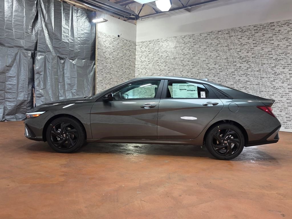 New 2026 Hyundai Elantra SEL Sport Premium FWD image 4