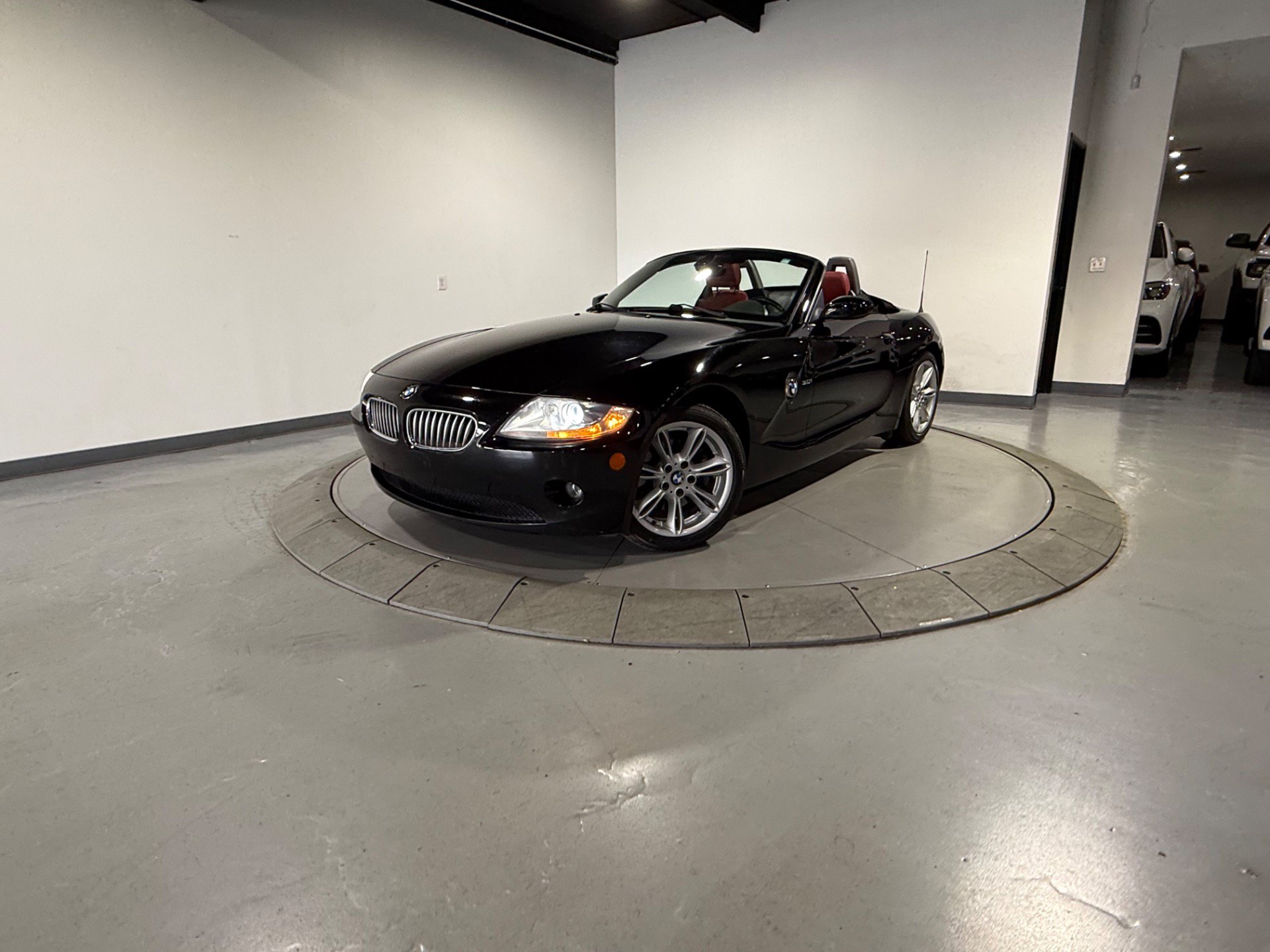 Used 2005 BMW Z4 3.0i RWD image 3