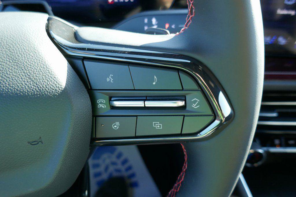 New 2026 Chevrolet Traverse RS image 18