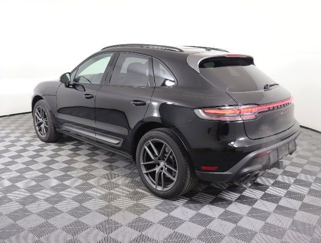 Used 2025 Porsche Macan image 2