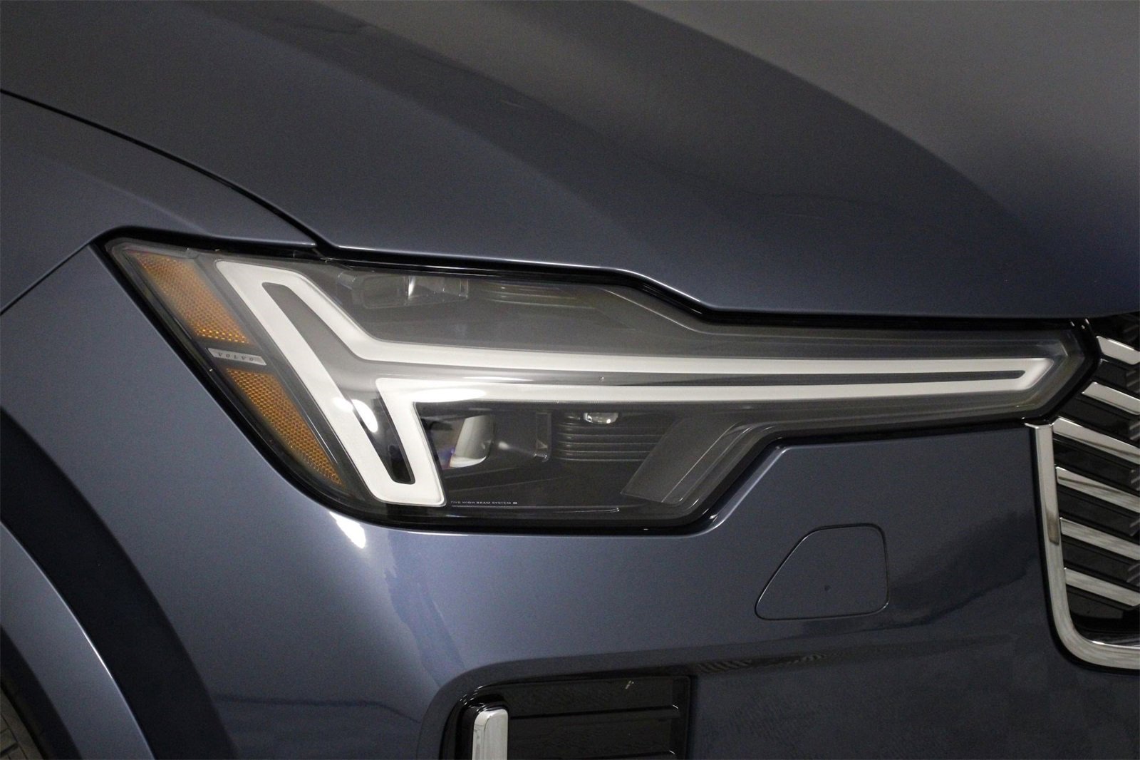 New 2026 Volvo XC90 B6 Plus w/ Protection Package Premier image 14