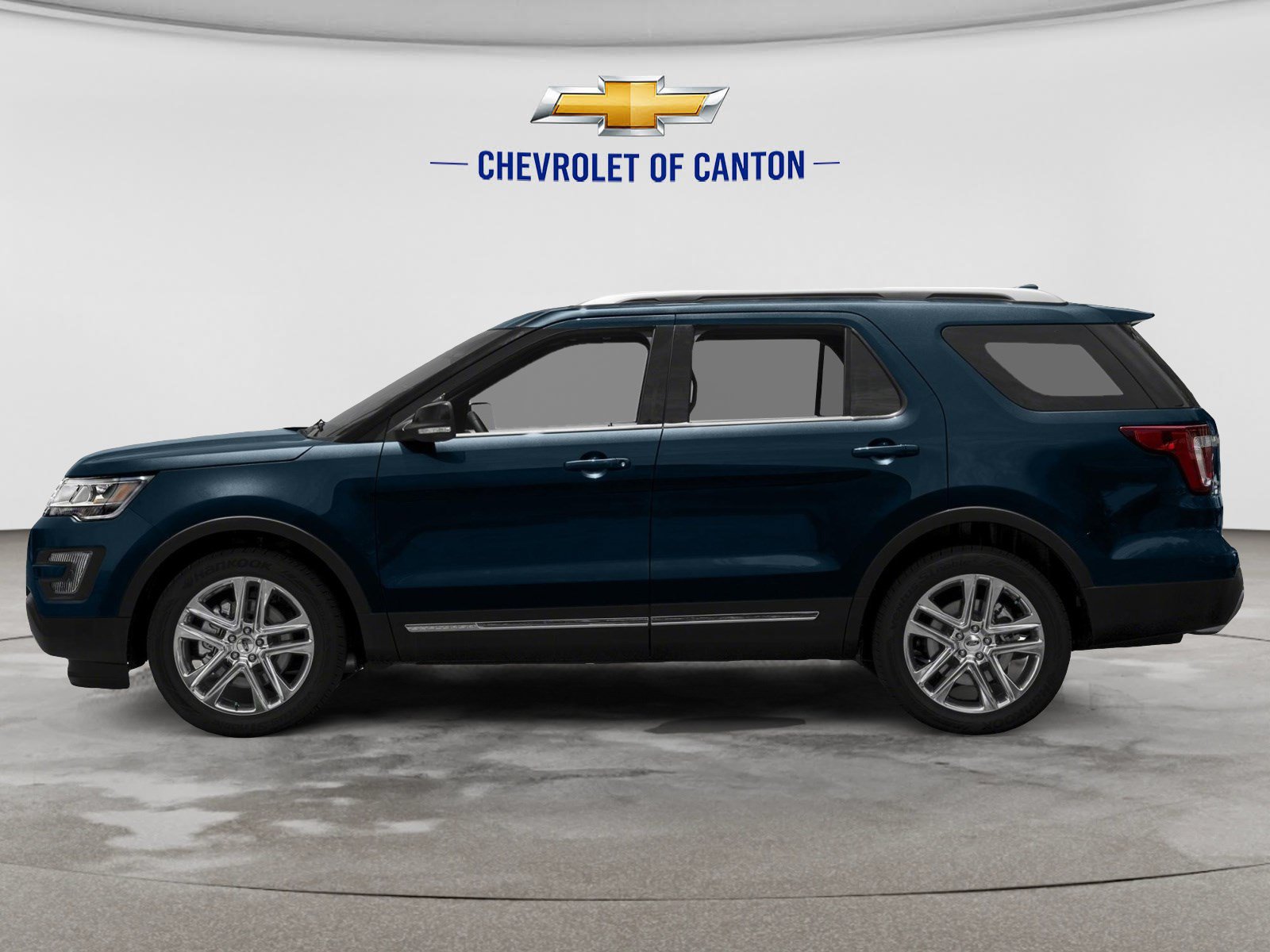 Used 2017 Ford Explorer XLT w/ Equipment Group 202A FWD image 3