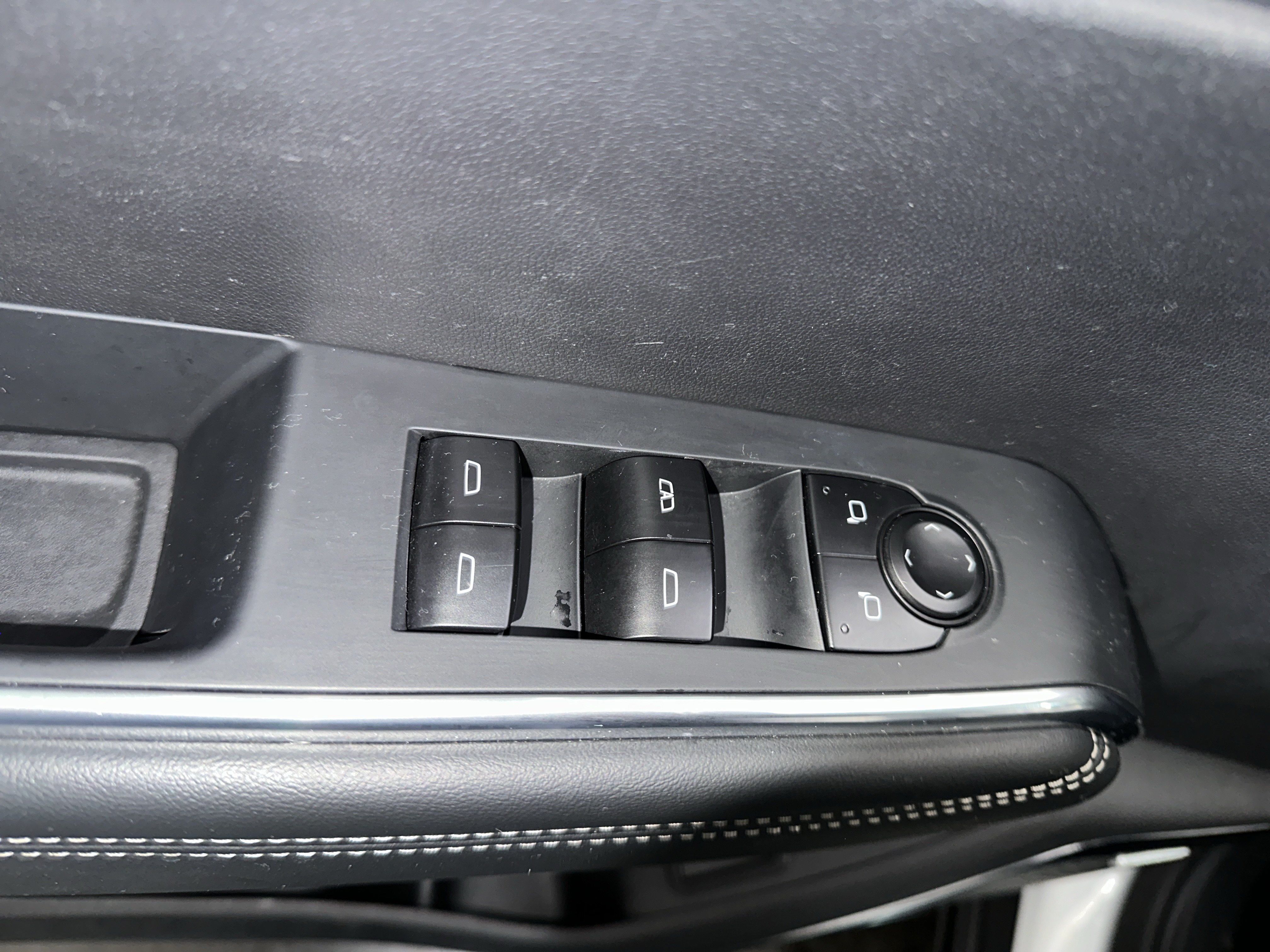 Used 2025 GMC Acadia Elevation FWD image 19