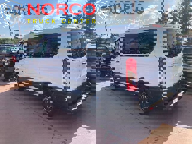 Used 2017 Ford Transit 150 XL image 3