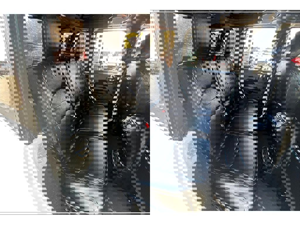 Used 2022 Jeep Wrangler Unlimited Sahara image 27