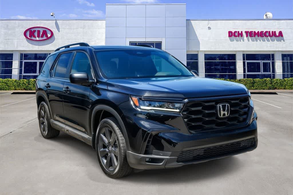 Used 2025 Honda Pilot Sport image 3