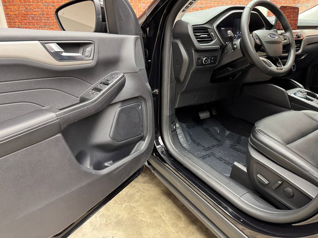 Certified 2022 Ford Escape SEL image 10