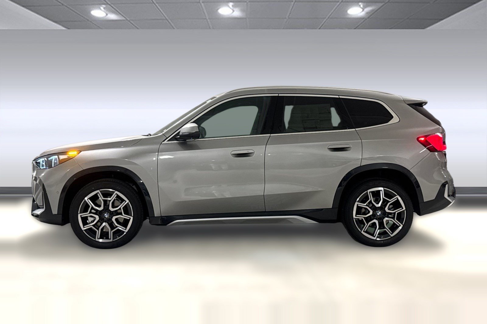 New 2026 BMW X1 xDrive28i w/ Technology Package AWD/4WD image 2