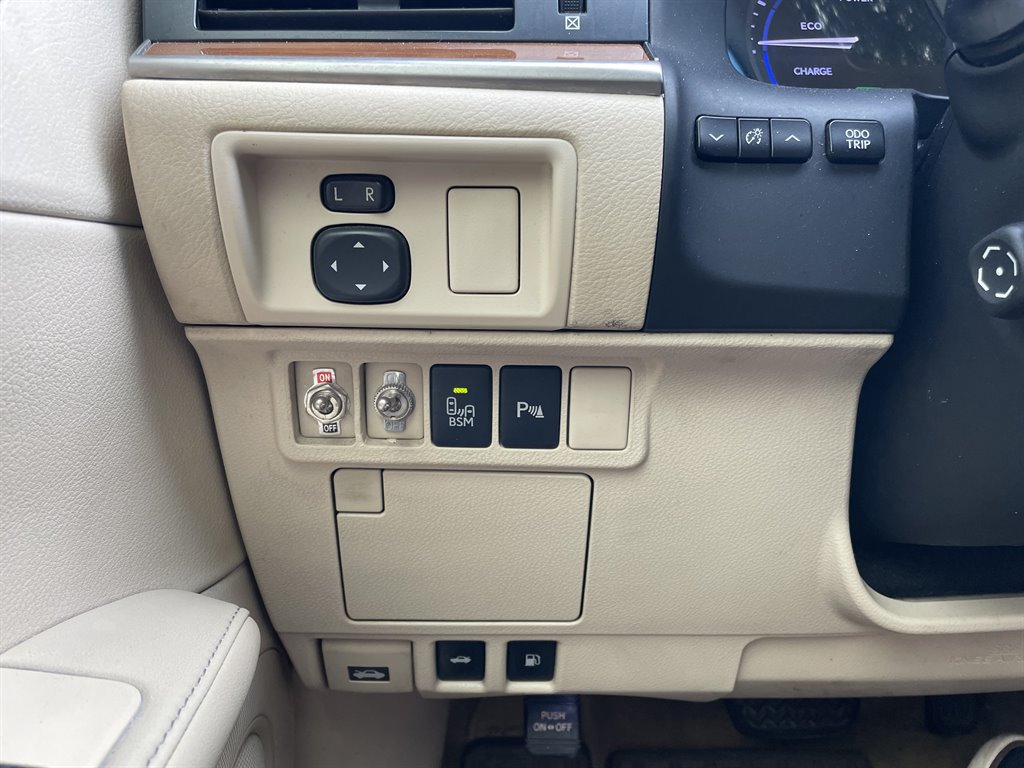 Used 2015 Lexus ES 300h w/ Navigation System Package FWD image 29