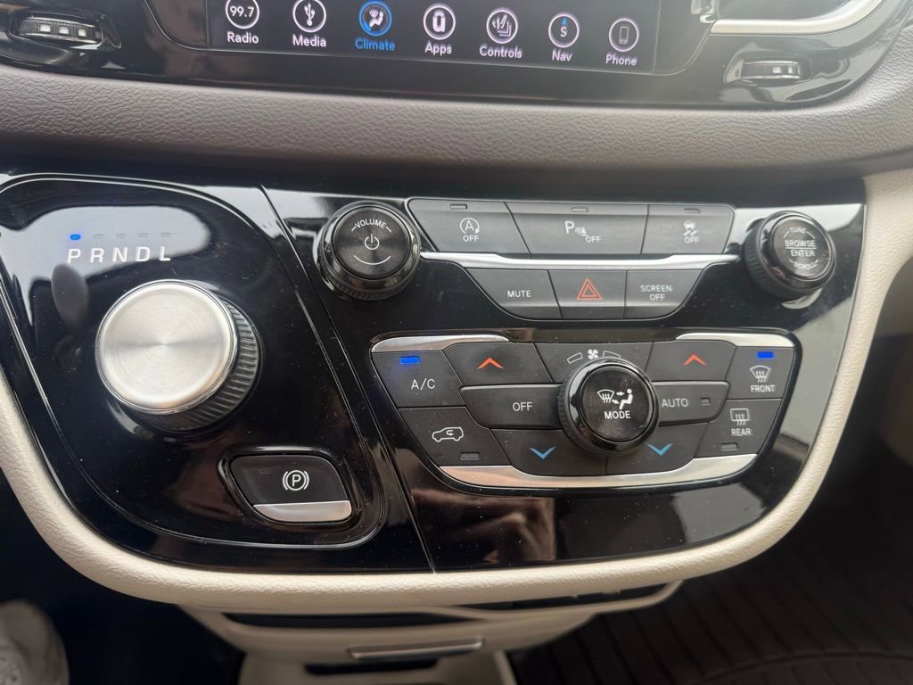 Used 2018 Chrysler Pacifica Touring-L image 19