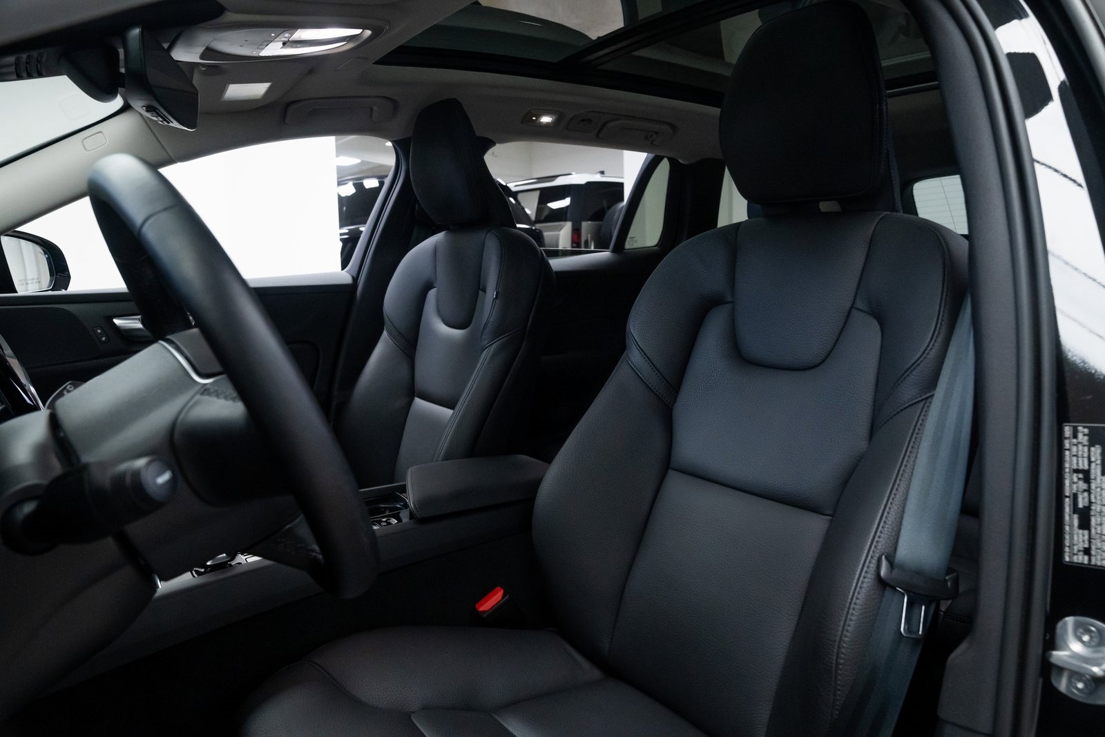 Used 2025 Volvo V60 B5 Cross Country Plus image 17