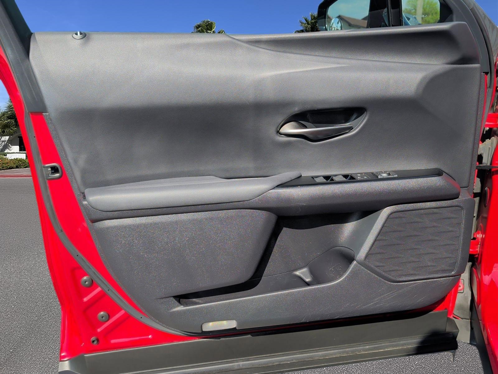 Certified 2022 Lexus UX 200 F Sport w/ Accessory Package (Z2) image 8