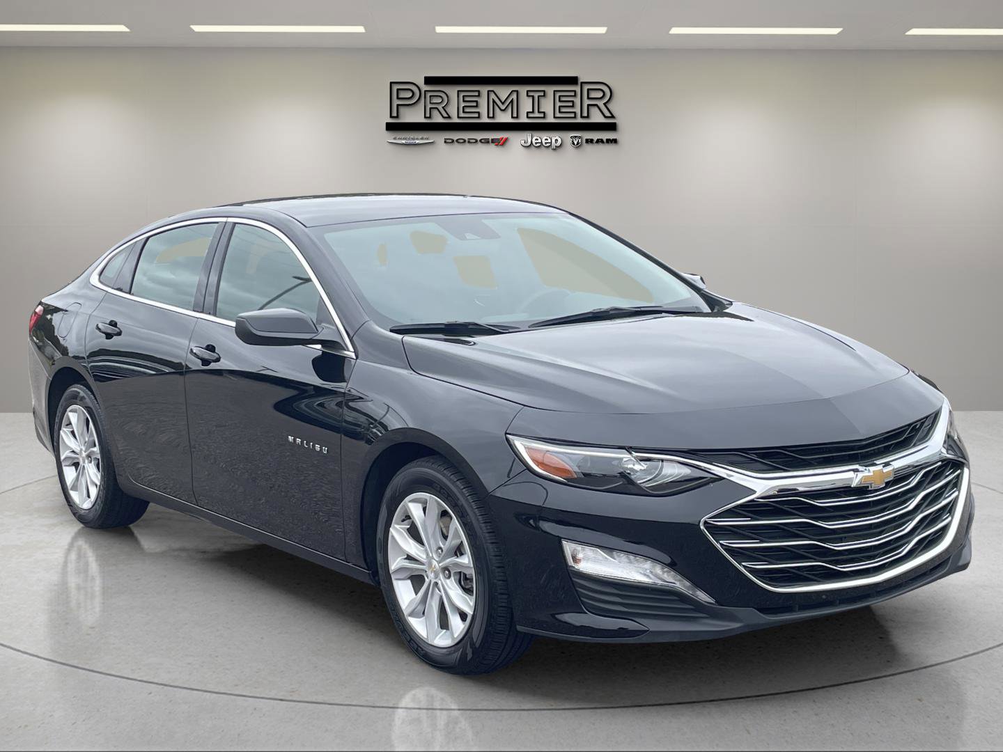Used 2025 Chevrolet Malibu LT image 3