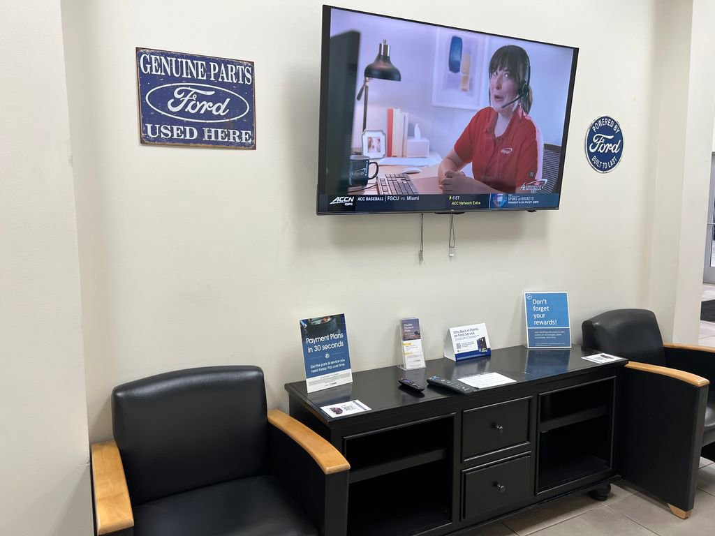 Used 2021 Toyota RAV4 Limited image 8