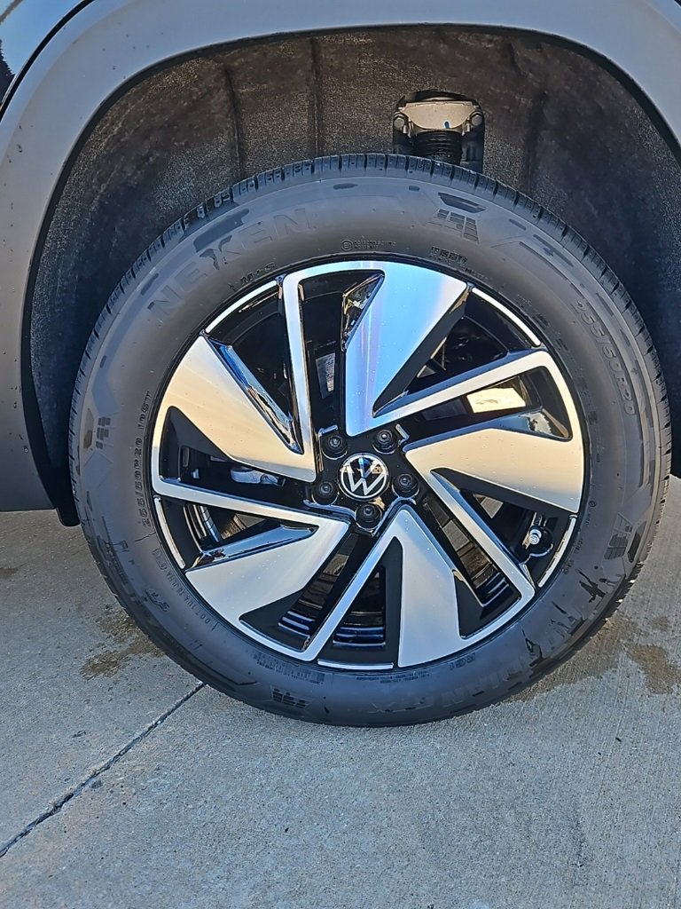 New 2026 Volkswagen Atlas SE image 9