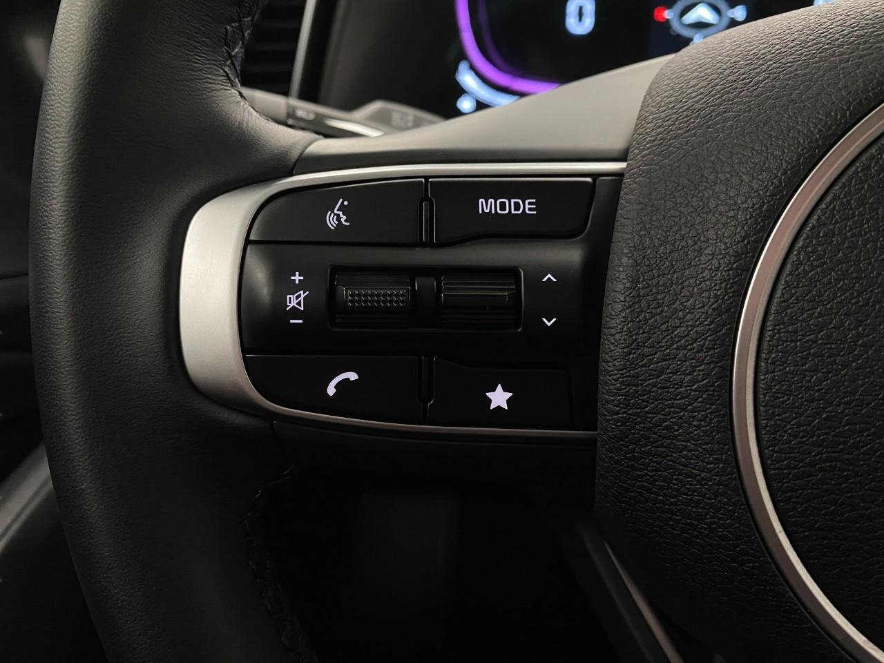 Used 2025 Kia Sportage EX image 15