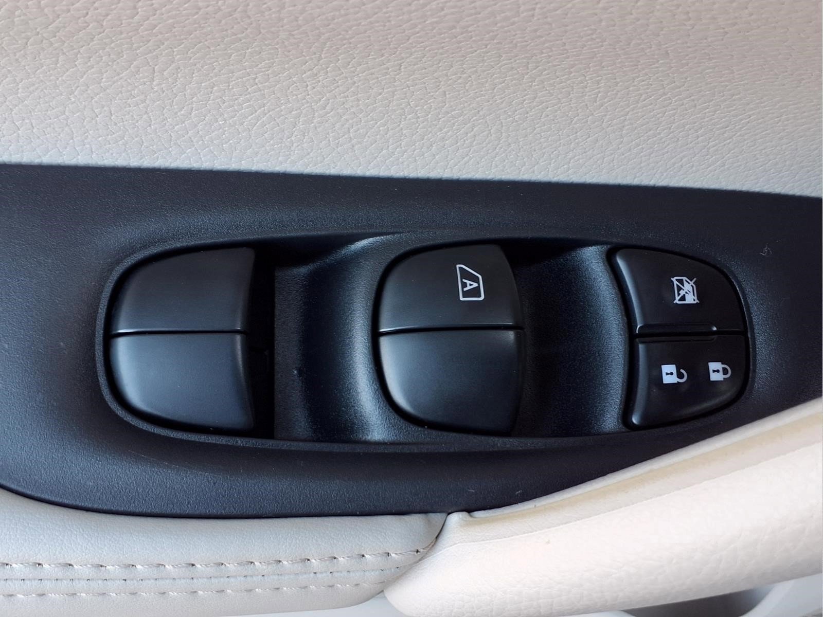 Certified 2021 Nissan Rogue Sport SV image 27