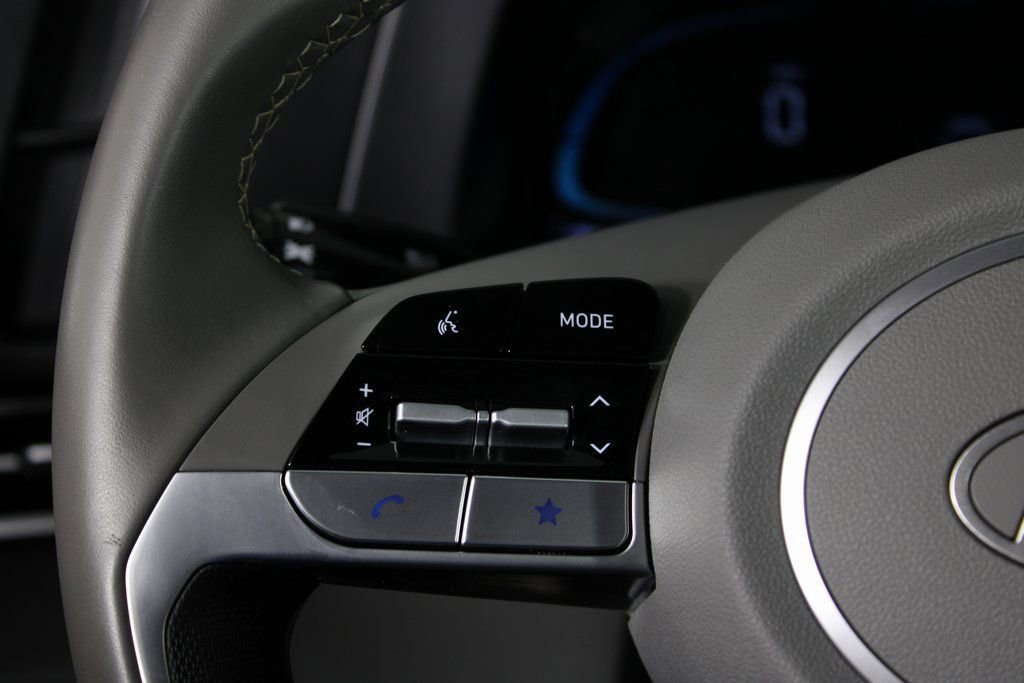 Certified 2025 Hyundai Elantra Sport image 20