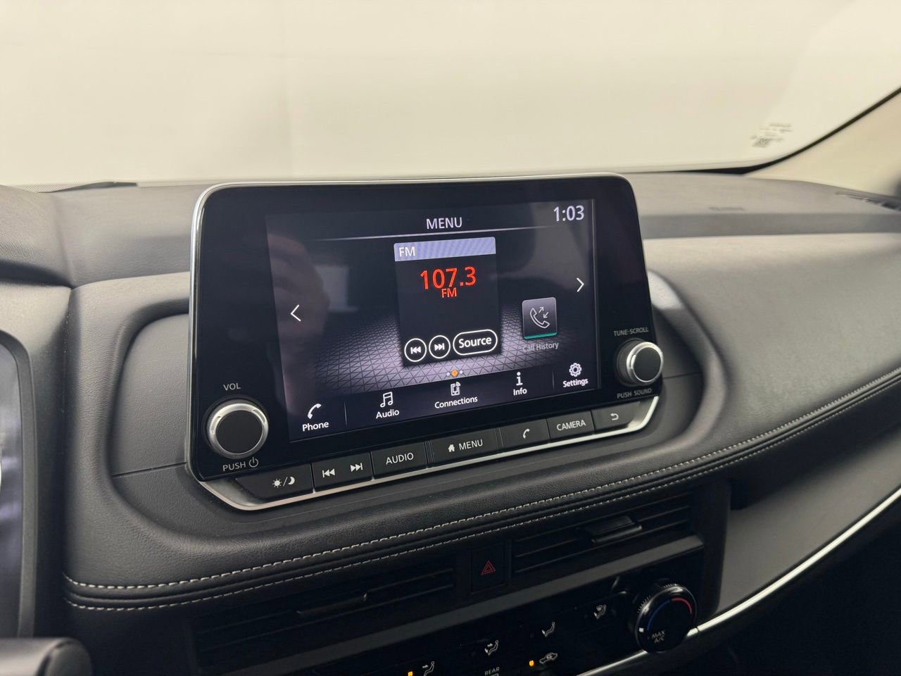 Used 2024 Nissan Rogue S image 23