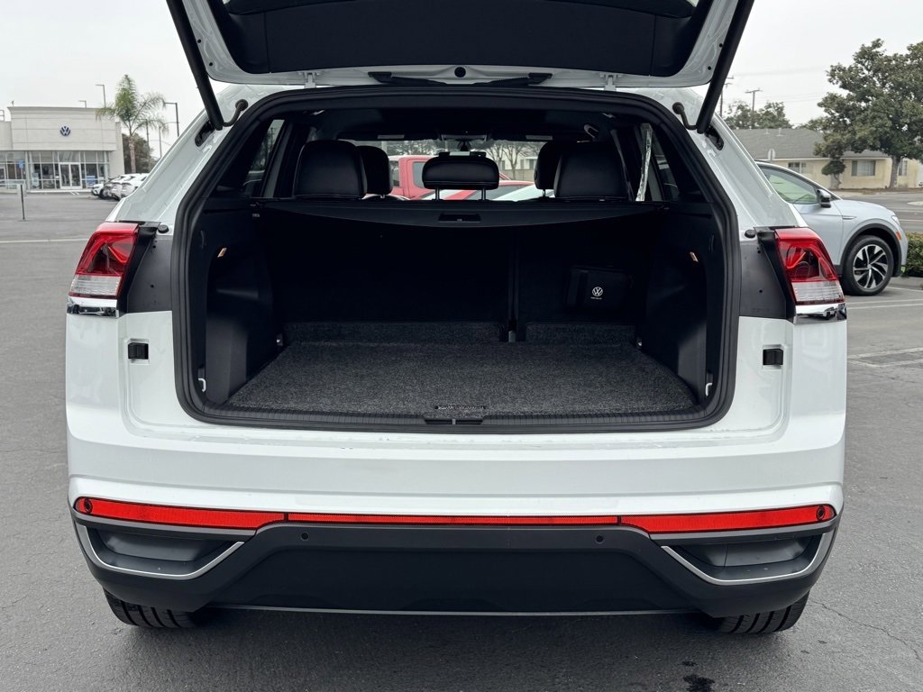 Used 2021 Volkswagen Atlas Cross Sport SE w/ Panoramic Sunroof Package image 10