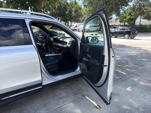 Used 2020 Mercedes-Benz GLB 250 w/ Premium Package image 14