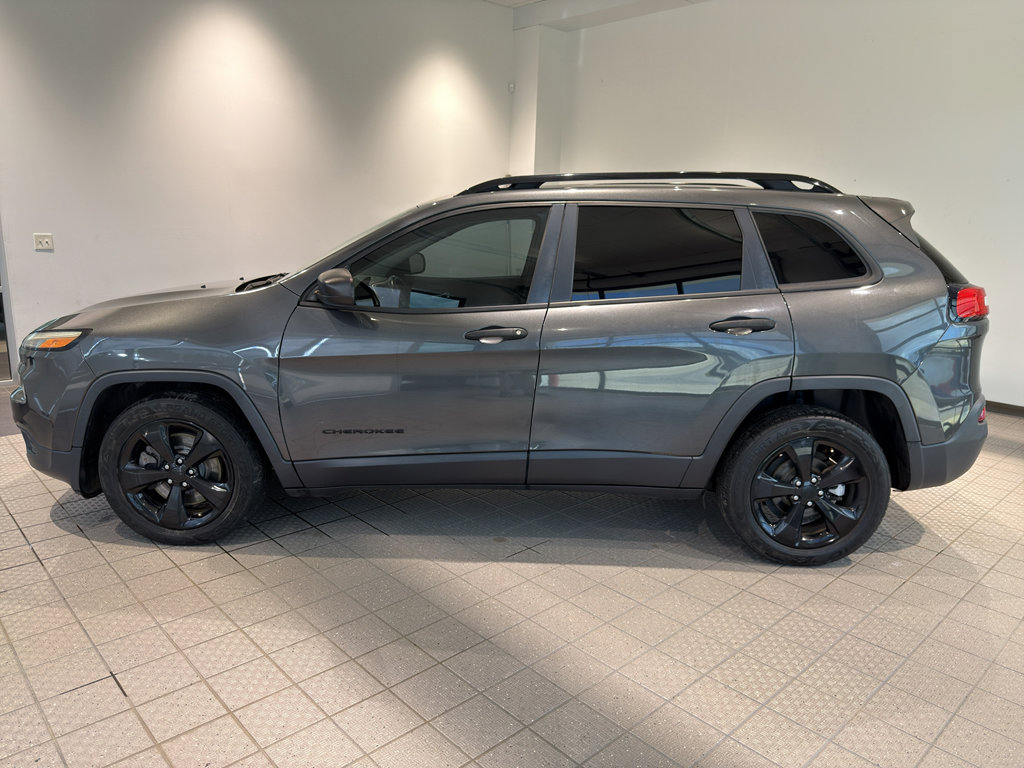 Used 2016 Jeep Cherokee Sport image 2